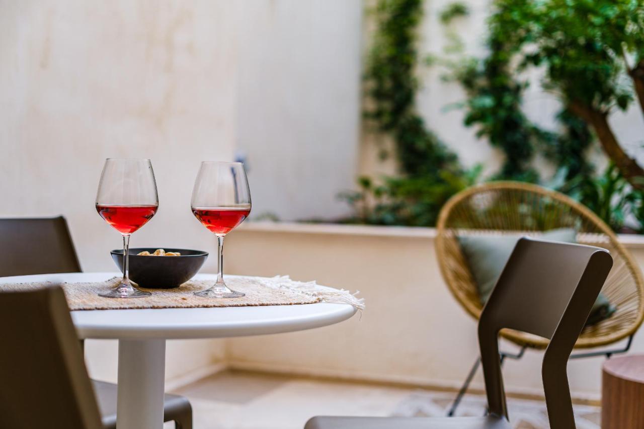 Helloapulia Charming Palazzo Clemente - Self-Catering Suites With Aircondition Monopoli Exterior foto